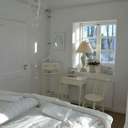 Large In Seaside Style Villa