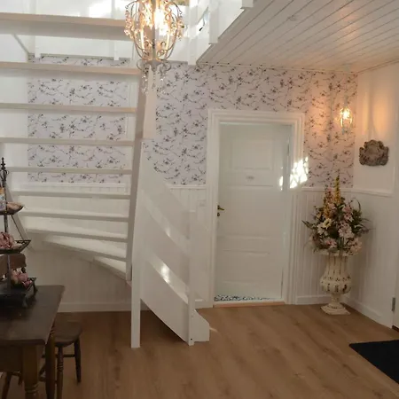 Large In Seaside Style Villa *