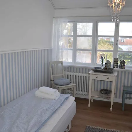 Large In Seaside Style Villa *