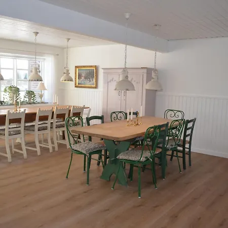 Large In Seaside Style Villa