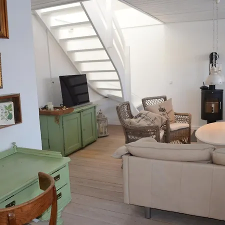 Large In Seaside Style Villa *
