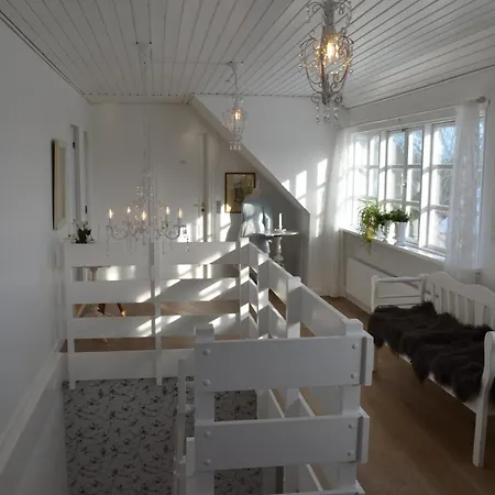Large In Seaside Style Villa